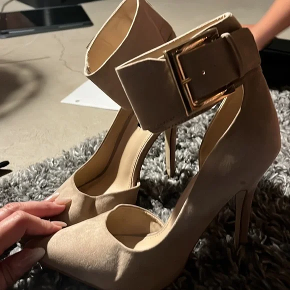 High heels - Picture 2 of 4